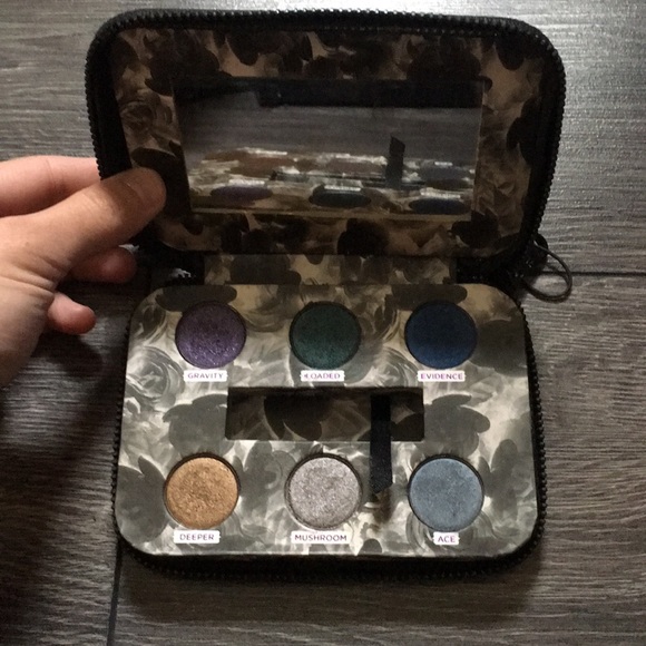 Urban Decay Smoked Eyeshadow Palette - Picture 2 of 3